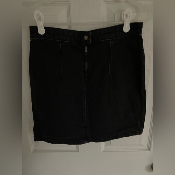 NWT Free People Black Denim High Waisted Mini Skirt. Size 6. - Picture 2 of 4